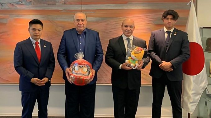 Masao Aizawa, el embajador Roberto Seminario, el consejero Manuel Gonzales y André Matsubara de Aizawa Corp