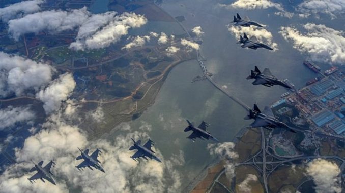 Aviones surcoreanos y estadounidenses