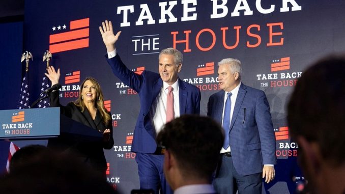 Kevin McCarthy, líder republicano celebra