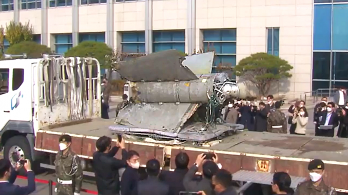 Parte del misil lanzado por Corea del Norte