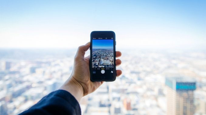 iPhone - Foto Henry Marsh Pexels