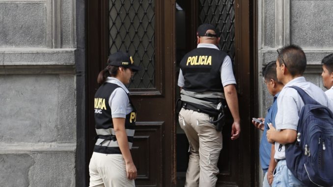 Policia peruana interviene casas de congresistas sospechosos de corrupcion (Andina)
