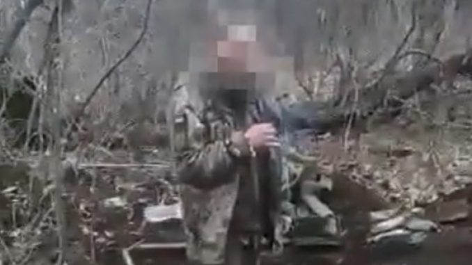 Soldado ucraniano desarmado acribillado