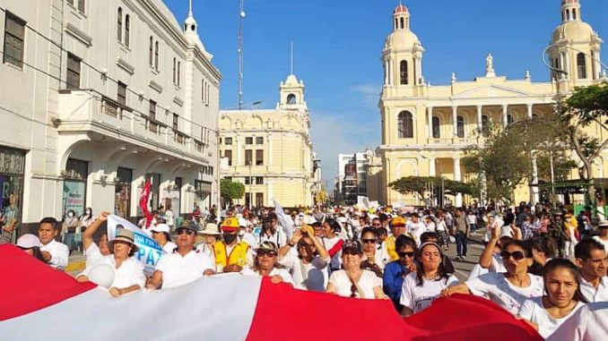 Marcha en Chiclayo, Perú (Foto Andina)