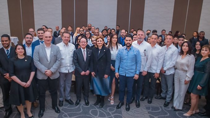 Vicepresidenta Peña con diaspora dominicana en japón