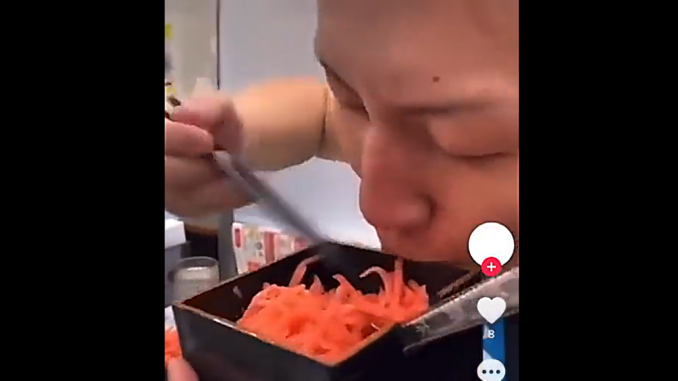 Video comiendo en Yoshinoya