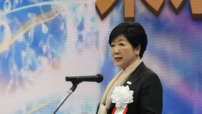 Yuriko Koike en Swiming Center 1