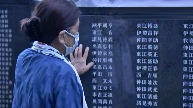 El memorial de Itoman con los nombres de los caídos en Okinawa