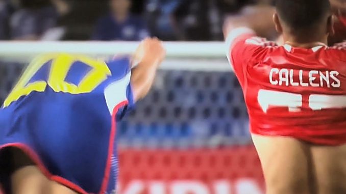Kubo y Callens intercambian camisetas en el Panasonic Stadium Suita
