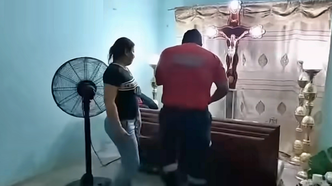 Una mujer de 76 años fue velada viva