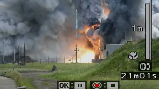 Momento de la explosion en el centro de pruebas de JAXA