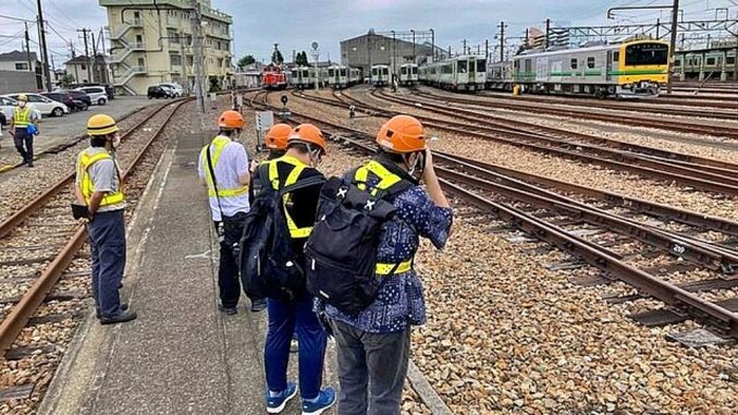 Toritetsu, los fans de trenes. En la imagen, fueron organizados por JR