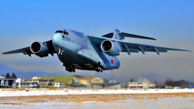 Un avión C 2 de transporte militar de la Fuerzas Aéreas de Autodefensa de Japón