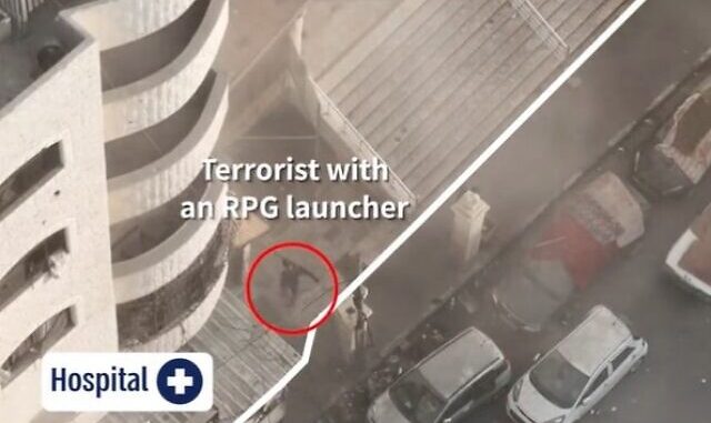 Captura de pantalla que muestra un hombre armado en el Hospital Al-Quds en Gaza