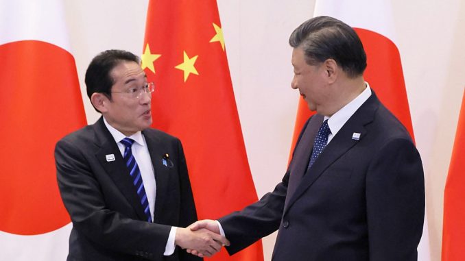 Fumio Kishida y Xi Jinping en San Francisco 2