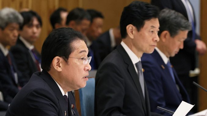 Kishida en reunión de gabinete