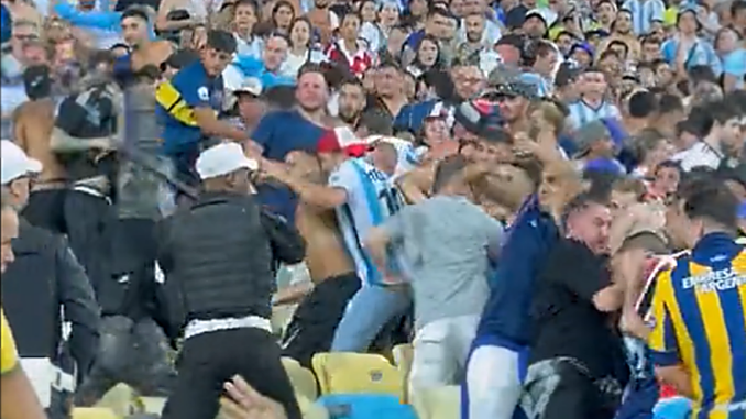Policia brasileña arremete contra los hinchas en el Maracaná