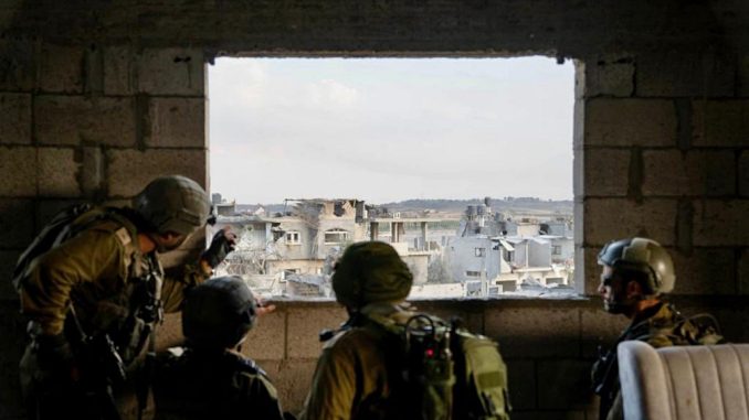 Soldados israelíes avanzan en Gaza 2