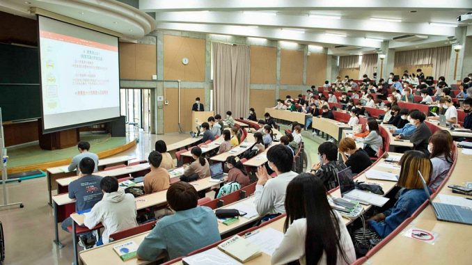 Clase en un aula universitaria