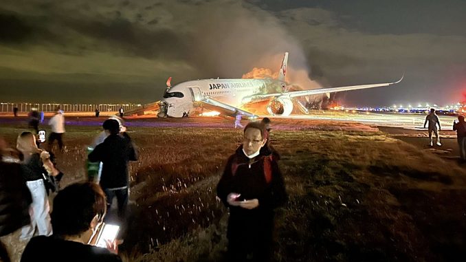 Escape del JAL516 en Haneda
