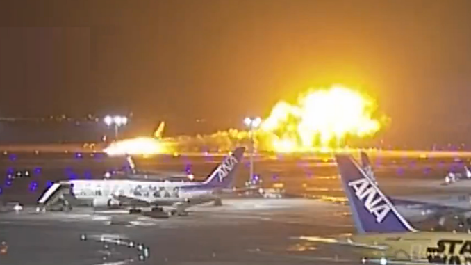 Explosión de la nave de JAL en Narita