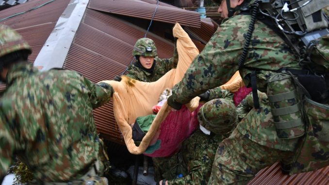 Fuerzas de Autodefensa en acción en Ishikawa 3