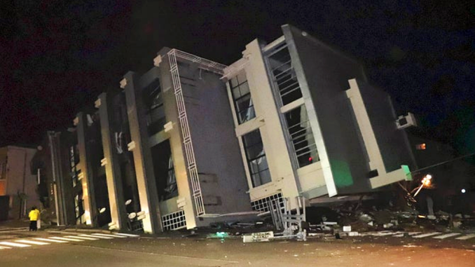 Un edificio derrumbado en Wajima