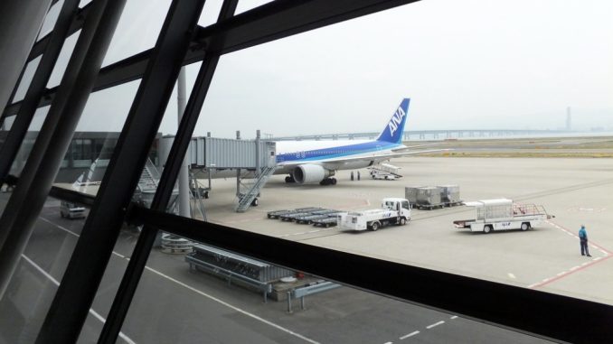 Avión de ANA en el Aeropuerto de Kansai