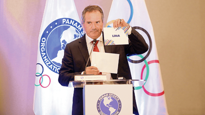 El presidente de Panam Sports, Neven Ilic, anuncia a Lima como ciudad de los juegos.