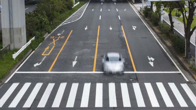 Cruce peatonal en aluna avenida de Japón