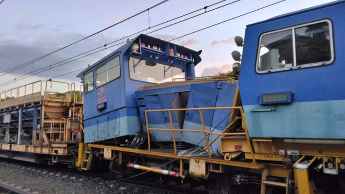 Imagen de los dos trenes de mantenimiento accidentados (JR Tokai)