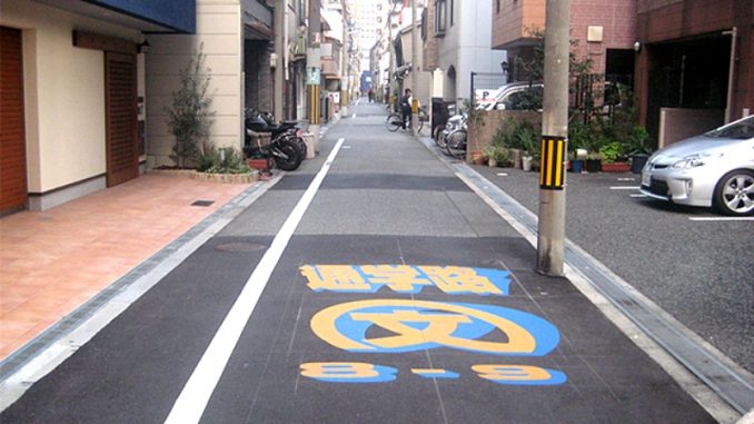 Una vía residencial en Japón