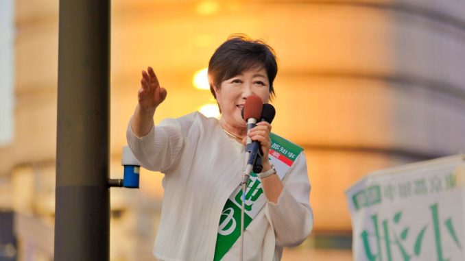Yuriko Koike en la campaña 2024