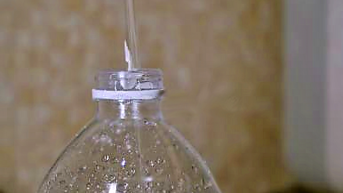 Agua en botella