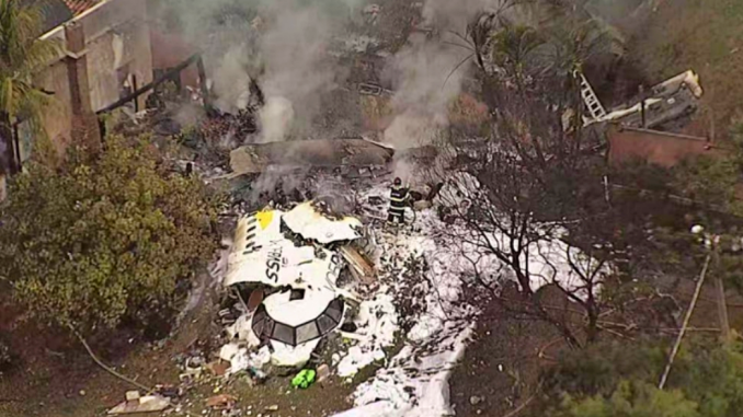 Avión de Voepass destruido. (Foto O Globo)