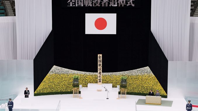 Ceremonia religiosa por los muertos en la guerra (Kantei)