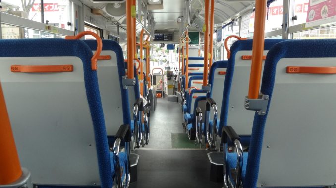 Imagen referencial del interior de un bus