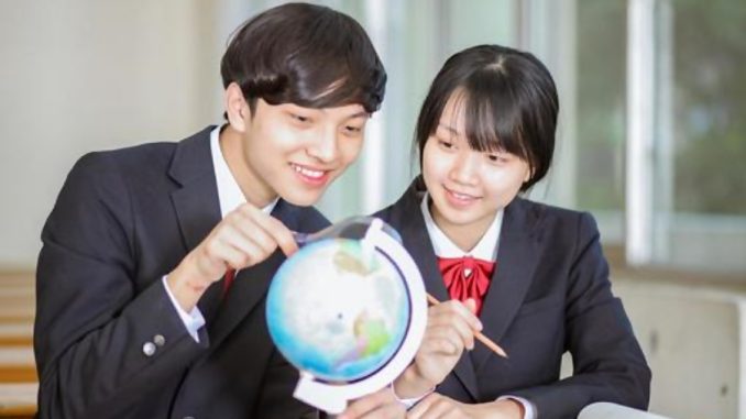 Las escuelas públicas en Saitama deben ser mixtas