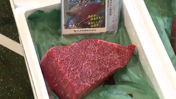 Subasta de carne de ballena en Sendai
