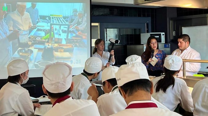 Chef de la Embajada del Perú en Japón en su clase magistral en NAFIC (2)