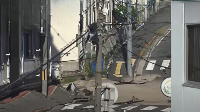 Colapso del pavimento en una calle de Hiroshima, lugar del incidente