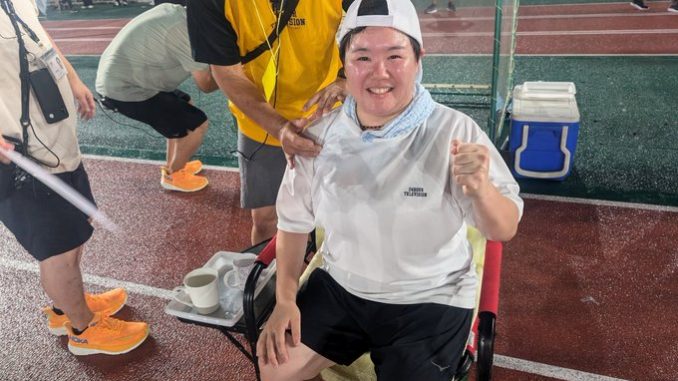 Yasuko en un descanso del maratón benéfico en el Nissan Stadium (@yasuko_sma)