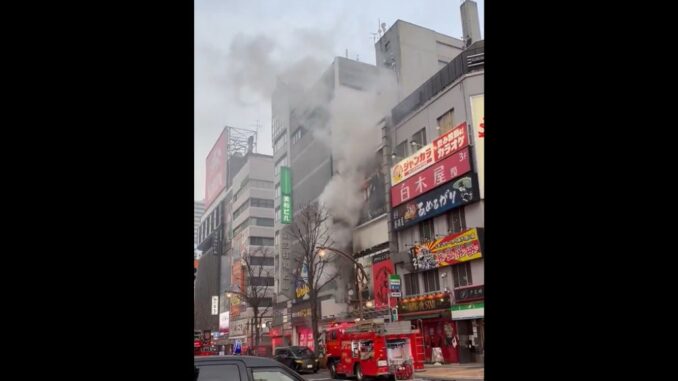 Incendio en Sapporo. (Imagen X @commune0801)