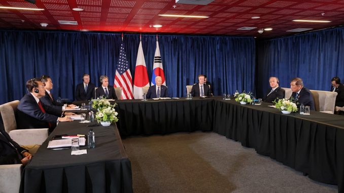 Reunión en Lima de Joe BIden, Shigeru Ishiba y Yoon Suk Yeol