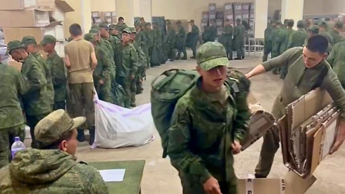 Soldados norcoreanos en un centro logístico ruso
