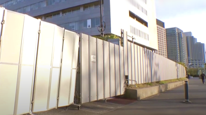 Entrada del antiguo edificio de la Agencia Meteorológica en Tokio