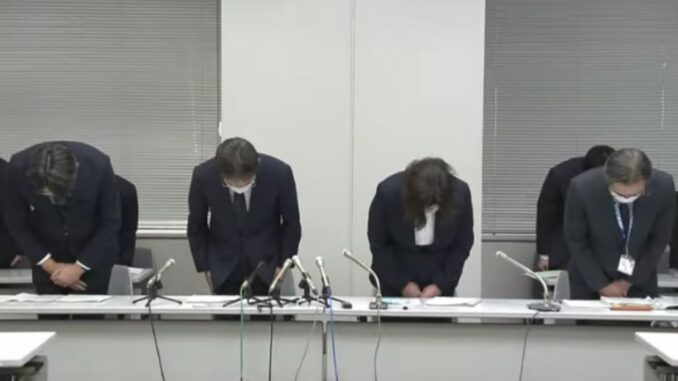 Representantes del centro Oncológico de Chiba, piden disculpas por el error y la muerte del paciente.