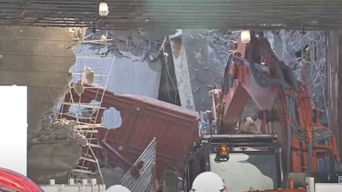 Colapso de techo en obra de demolición en Chiba (CTV)
