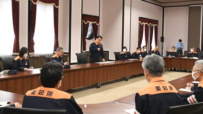 El gobernador de Aichi, Hideaki Omura, en reuniçon de emergencia esta mañana