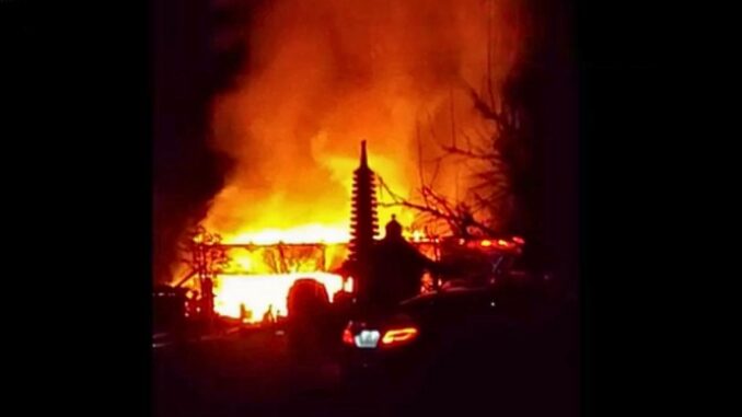 Incendio en el templo Kingenji en Fukushima (NNN)